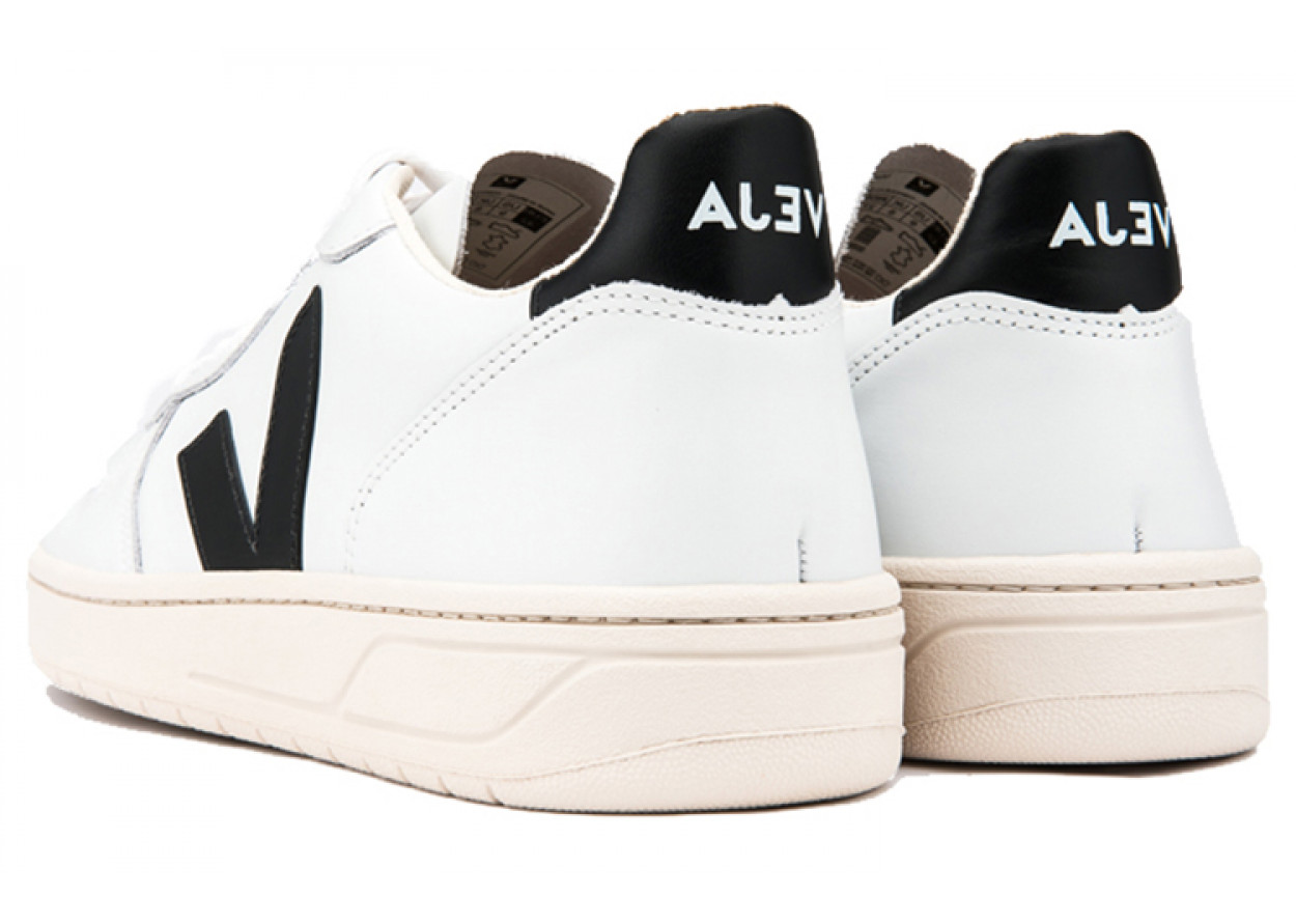 V 10 VEJA 'Extra White Black'