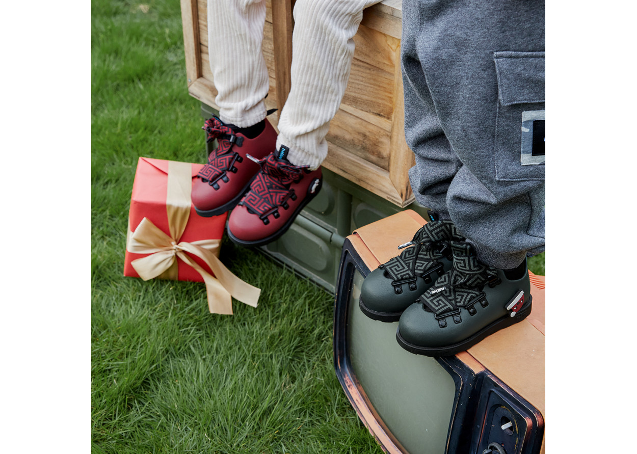 Native Shoes Fitzsimmons 3.0 Christmas New Year Collection Water-Resistant Euro Boot Low Shaft Kids' Boots Red Kids'