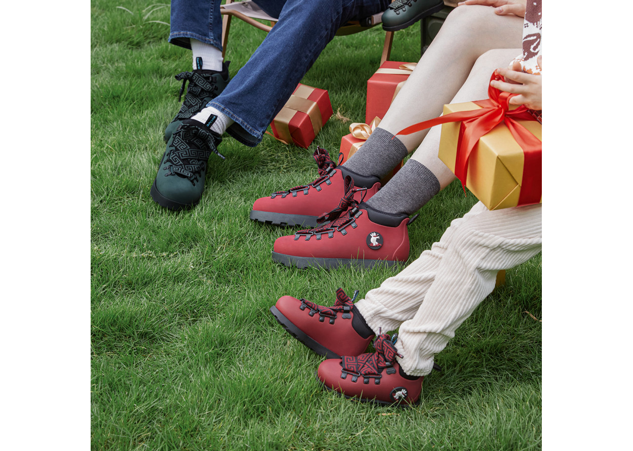 Native Shoes Fitzsimmons 3.0 Christmas New Year Collection Water-Resistant Euro Boot Low Shaft Kids' Boots Red Kids'