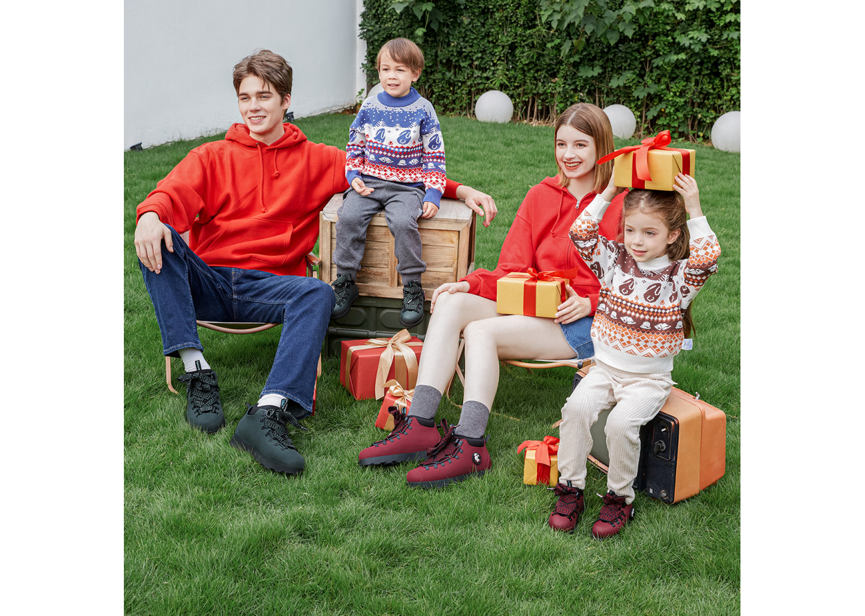 Native Shoes Fitzsimmons 3.0 Christmas New Year Collection Water-Resistant Euro Boot Low Shaft Kids' Boots Red Kids'